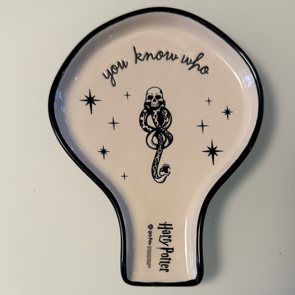 ⚡️🖤 Rae Dunn x Harry Potter ‘You Know Who’ Spoon Rest - NWT